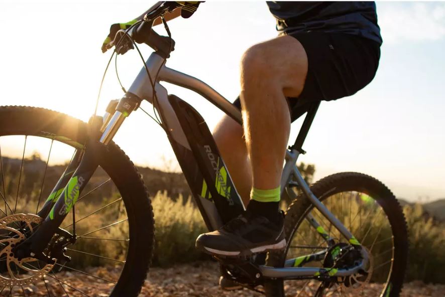 VTT électrique à moins de 800€ : DECATHLON écrase les prix !