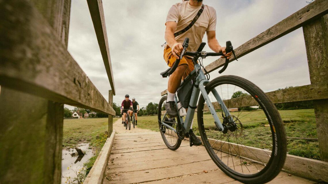 DECATHLON frappe fort avec le nouveau gravel électrique Van Rysel E-GRVL : +de vitesse pour le même prix