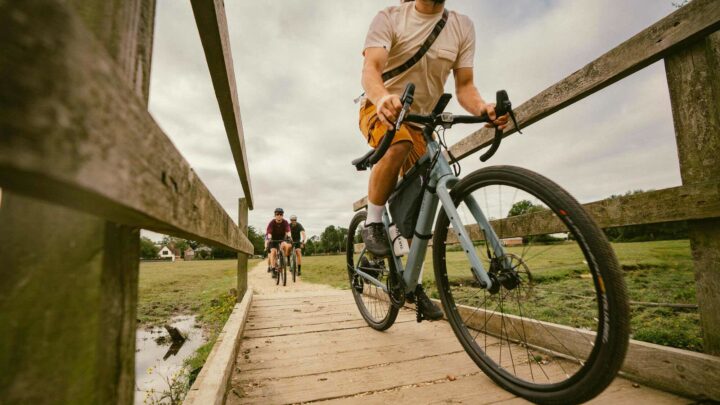 DECATHLON frappe fort avec le nouveau gravel électrique Van Rysel E-GRVL : +de vitesse pour le même prix